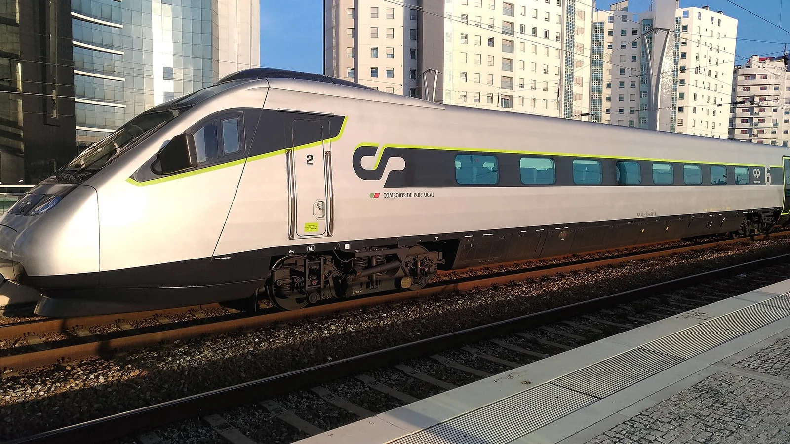 Alfa Pendular Portugal train